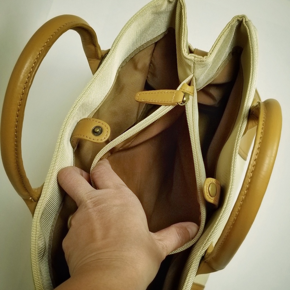 🎀 3/$20 Multipurpose Handbag - Picture 4 of 7